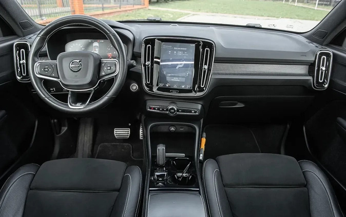 Volvo XC 40 cena 114600 przebieg: 150000, rok produkcji 2018 z Piotrków Trybunalski małe 631
